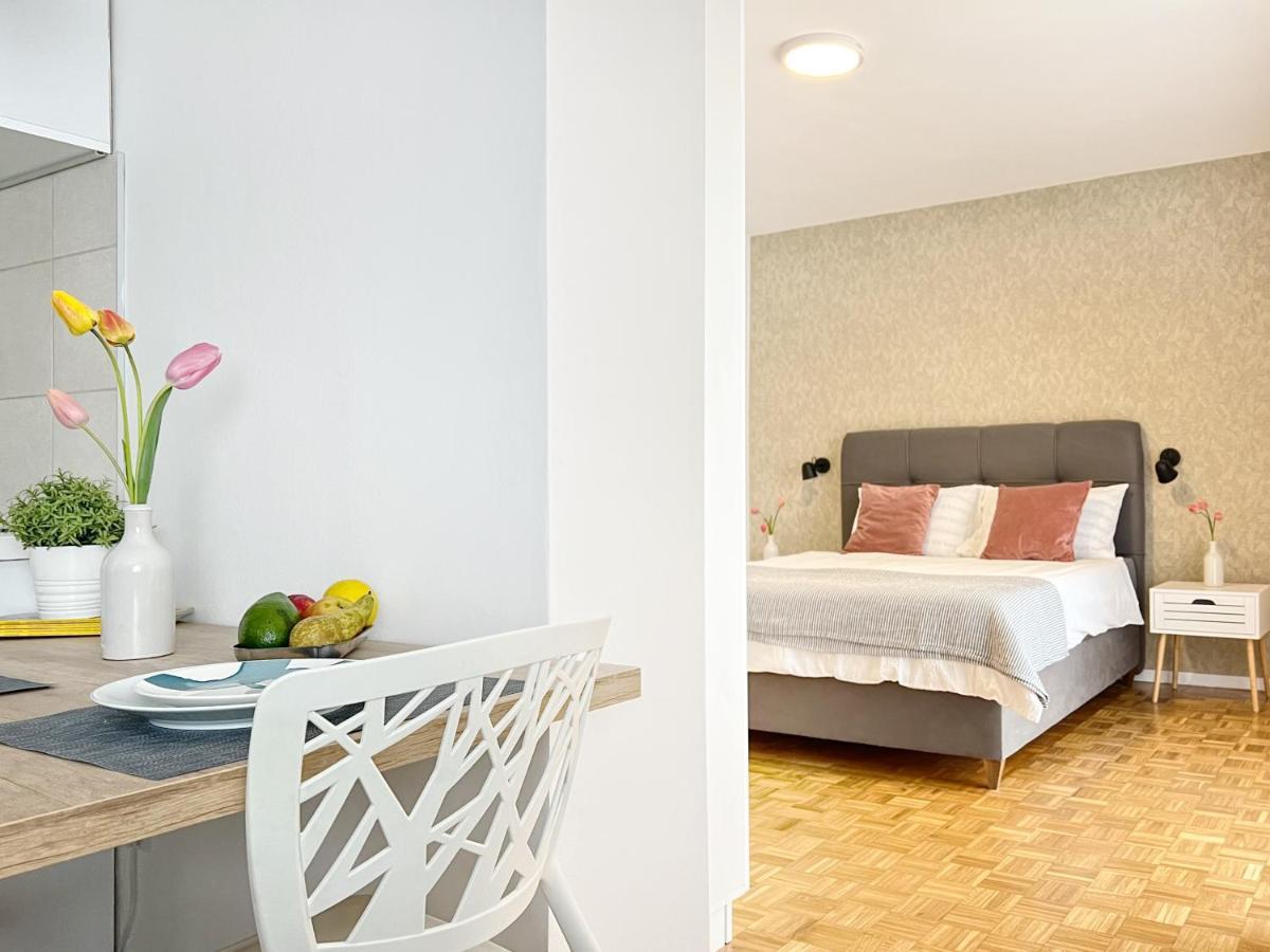 Apartments Valerian Novigrad Istria エクステリア 写真